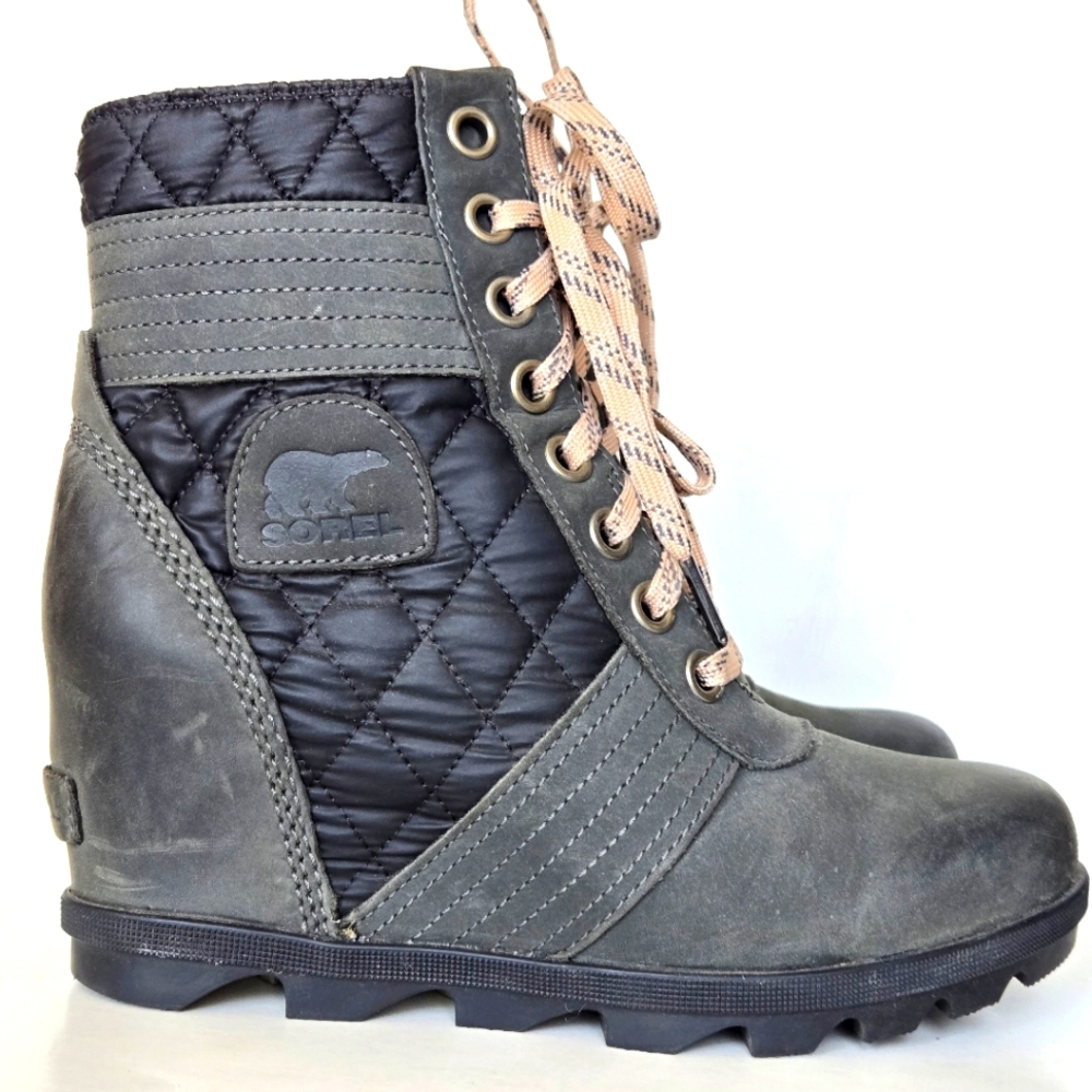 waterproof Sorel Lexie wedge boots ā womenās size US 8.5